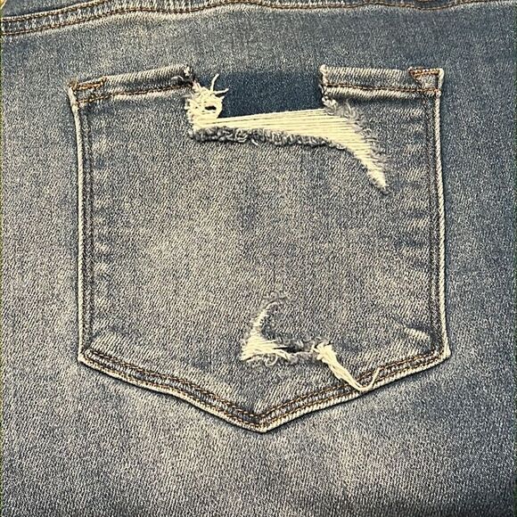 Vervet ladies Plus Size Midrise Skinny Jeans Heirloom Distressed Wash V2301-P - Picture 6 of 7